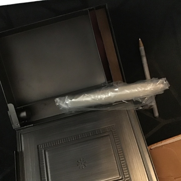 NWT Hallmark decorative metal tin with candle, notepad and pen - Picture 4 of 12